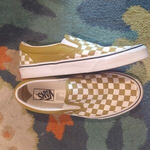 Vans Size 9.5 in women's 8 in men's